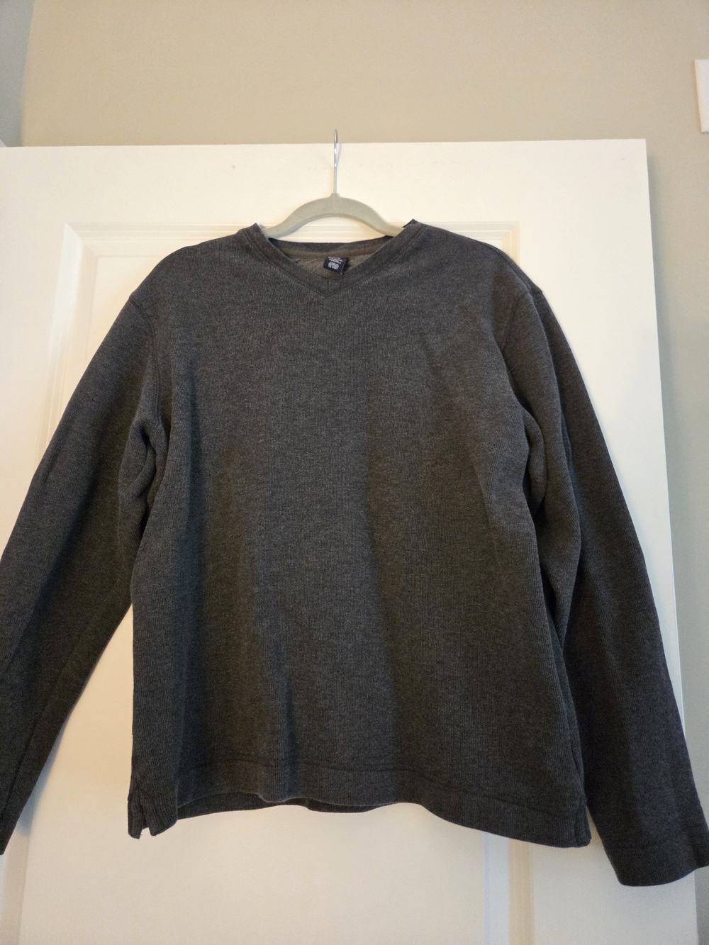 GAP Women's Long Sleeve V-Neck Tee in Charcoal Gray